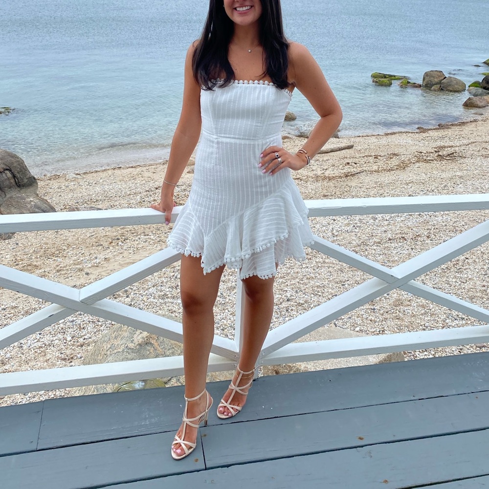 white layer strapless dress